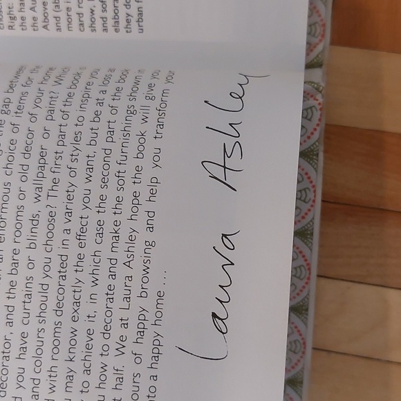 The Laura Ashley book of home decorating - Picture 3 of 6